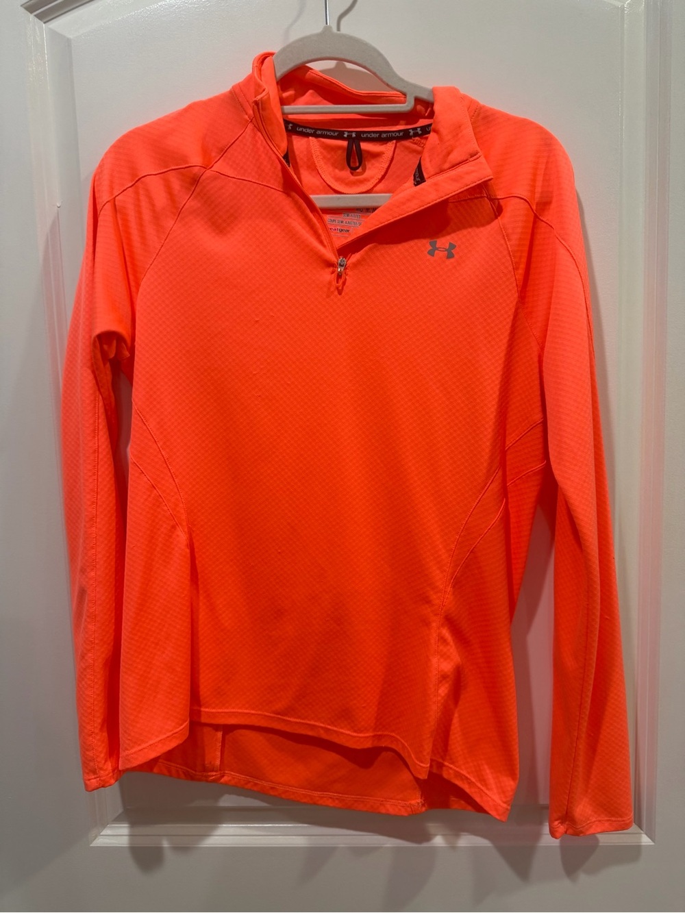 Under Armour Women’s Neon Coral Quarter-Zip Performance Pullover size Medium